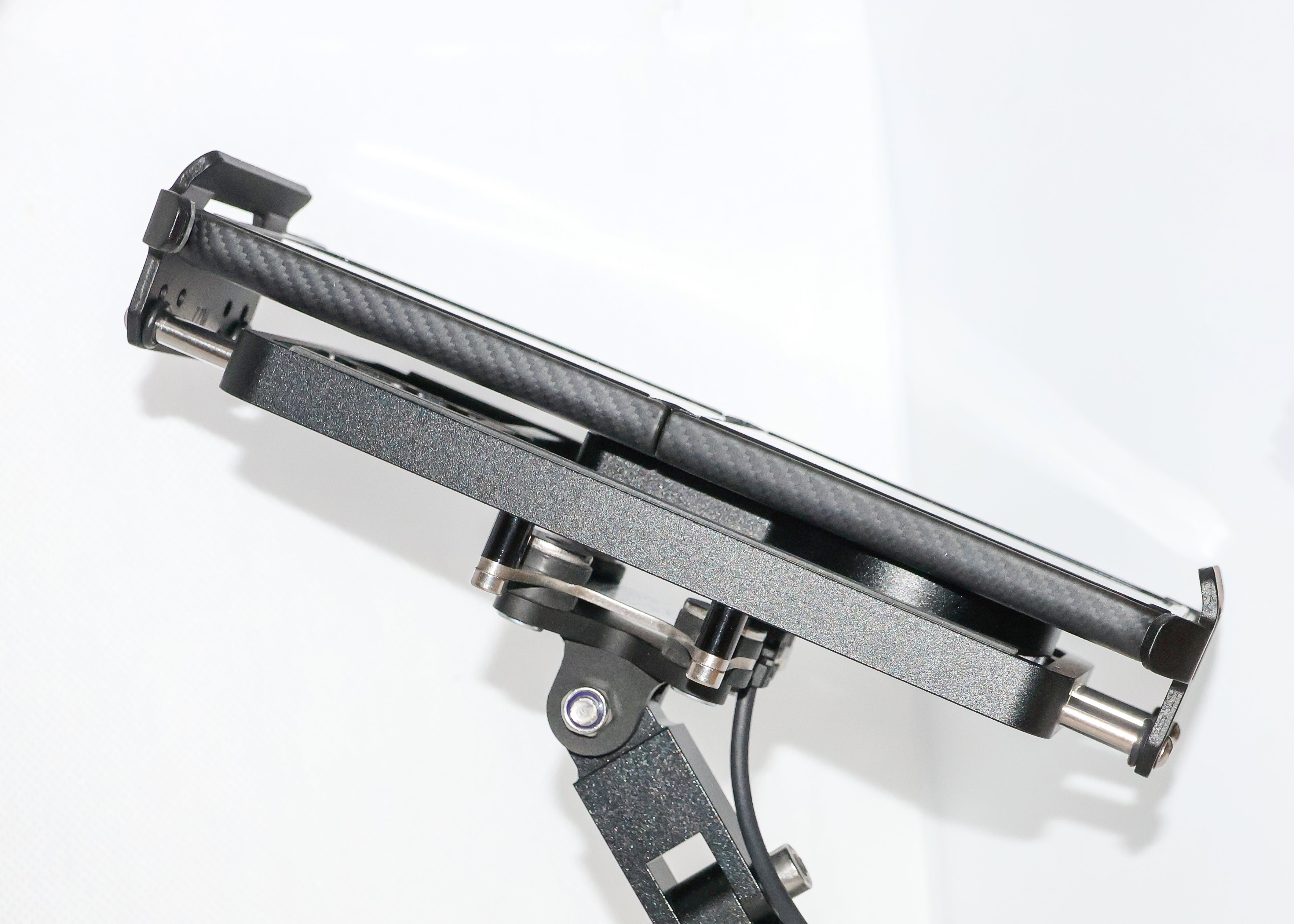 FLIP telefontartó - vezeték nélküli töltőtekerccsel, USB C csatlakozással.