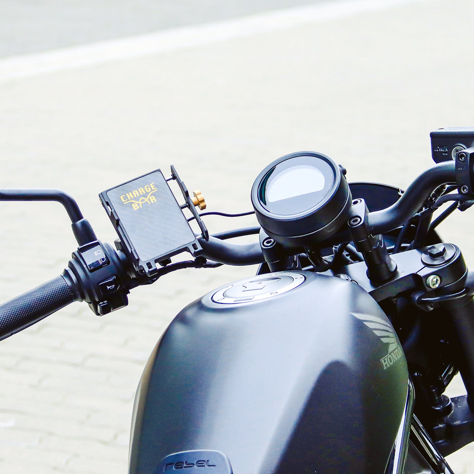 Vezeték nélküli motoros telefontöltő nagyméretű telefonokhoz - limitált kiadás